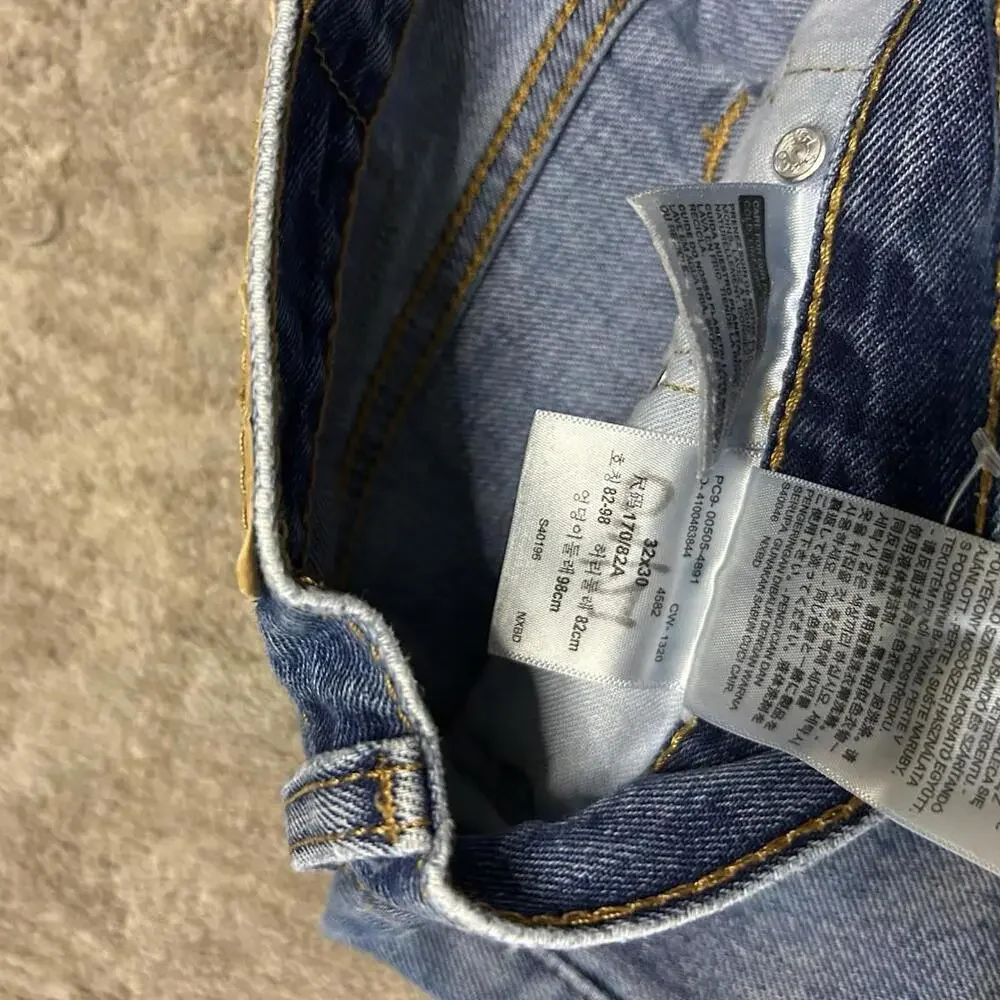 Levi’s 505 Jeans Size 32x30 Classic Fit Blue Denim Straight Leg Medium Wash